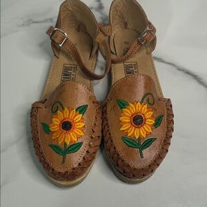 Ladies Genuine Authentic Mexican Leather Closed Toe Sandal Multi colors  size 8M